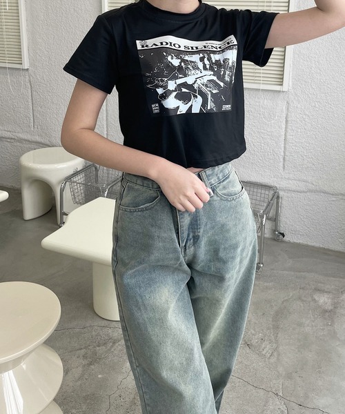 shopnikoniko(ショップニコニコ)の「モノクロプリント クロップド丈 チビTシャツ(Tシャツ/カットソー・レディース・ブラック・フリー)」の2枚目の写真