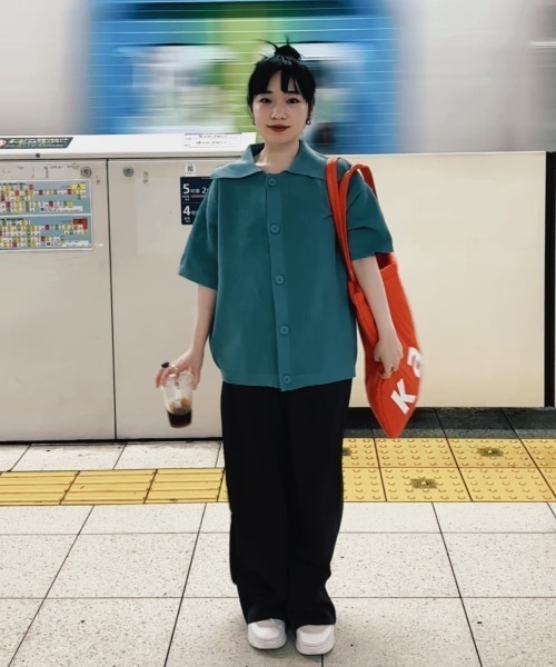 KACCO(カッコ)の「《ユニセックスアイテム》PADDED TOTE BAG / オリジナルKACCOロゴパデットトートバッグ(トートバッグ・メンズ・ブラック×ホワイト/レッド/グリーン/ブルー/ブラック×ブルー・FREE)」の12枚目の写真