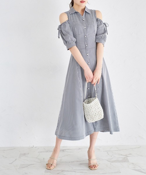 リボン付きオープンショルダーバックレースアップギンガムチェックシャツワンピース紺 tocco closet（トッコ クローゼット）の「リボン付きオープン