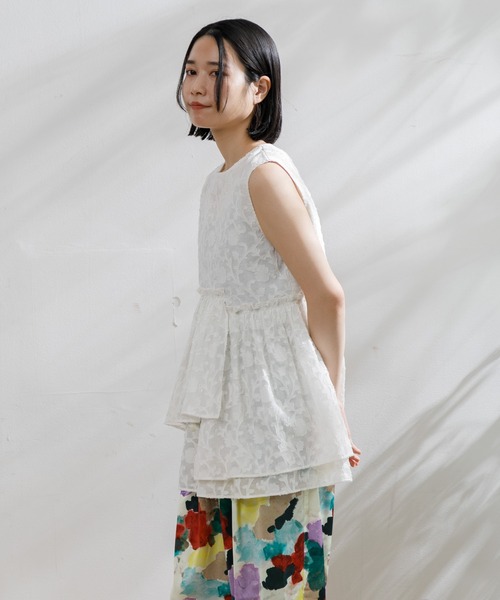 AMERICAN RAG CIE（アメリカンラグシー）の「ティアードノースリーブブラウス（シャツ/ブラウス・レディース・オフホワイト/ライム/ブラック・FREE）」の5枚目の写真