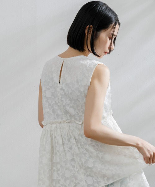 AMERICAN RAG CIE（アメリカンラグシー）の「ティアードノースリーブブラウス（シャツ/ブラウス・レディース・オフホワイト/ライム/ブラック・FREE）」の9枚目の写真