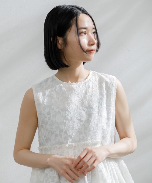 AMERICAN RAG CIE（アメリカンラグシー）の「ティアードノースリーブブラウス（シャツ/ブラウス・レディース・オフホワイト/ライム/ブラック・FREE）」の8枚目の写真