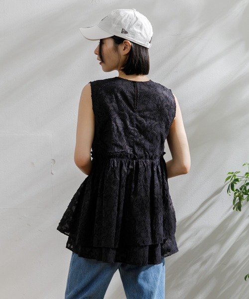 AMERICAN RAG CIE（アメリカンラグシー）の「ティアードノースリーブブラウス（シャツ/ブラウス・レディース・オフホワイト/ライム/ブラック・FREE）」の17枚目の写真