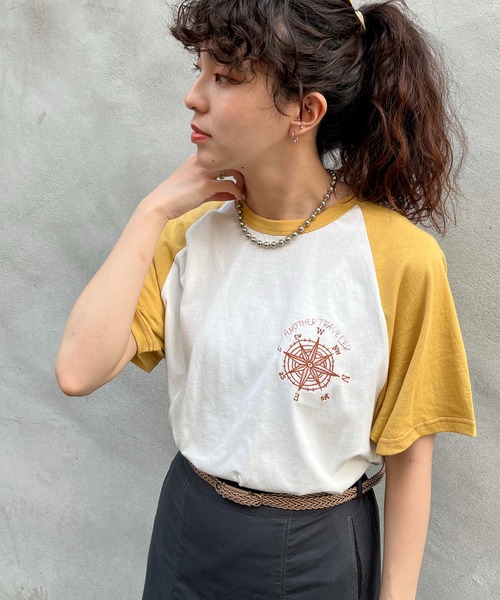 DOUBLE NAME（ダブルネーム）の「配色ﾗｸﾞﾗﾝBACK刺しゅうTEE（Tシャツ/カットソー・レディース・ネイビー/イエロー/ブラック・FREE）」の4枚目の写真