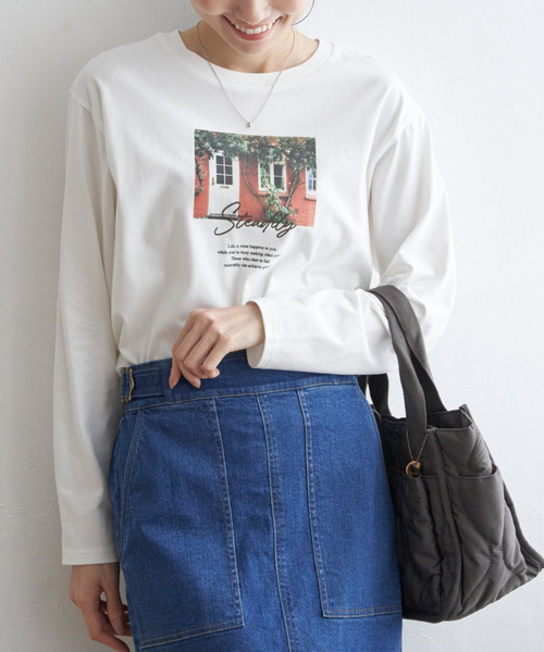 ikka(イッカ)の「【雑誌InRed10月号掲載】ロゴフォトプリントロンT【親子コーデ】(Tシャツ/カットソー・レディース・ブラック/オフホワイト/ホワイト・M/L/S)」の2枚目の写真