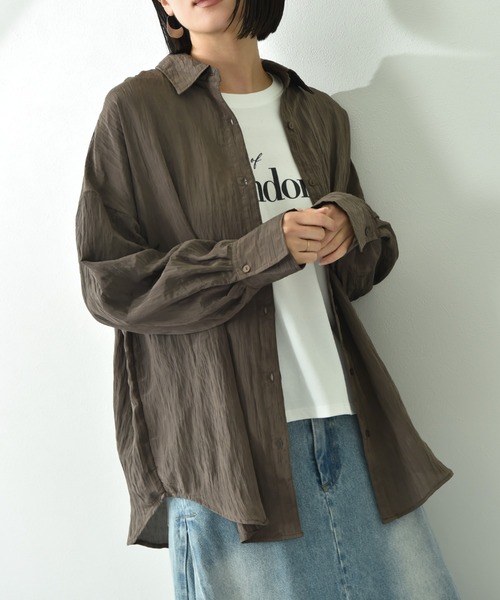 INTERPLANET(インタープラネット)の「微光沢ゆるシルエットシャツ(シャツ/ブラウス・レディース・ブラック/ダークブラウン/ライトベージュ・FREE)」の3枚目の写真