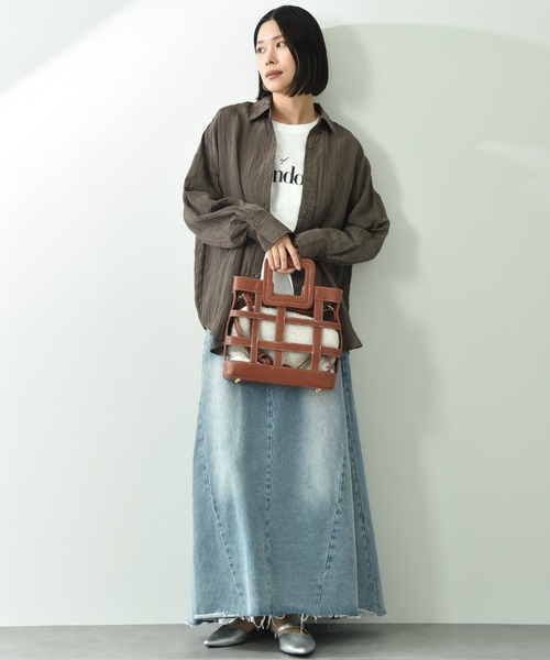 INTERPLANET(インタープラネット)の「微光沢ゆるシルエットシャツ(シャツ/ブラウス・レディース・ブラック/ダークブラウン/ライトベージュ・FREE)」の10枚目の写真