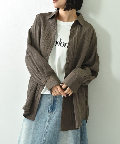 INTERPLANET(インタープラネット)の「微光沢ゆるシルエットシャツ(シャツ/ブラウス・レディース・ブラック/ダークブラウン/ライトベージュ・FREE)」の5枚目の写真