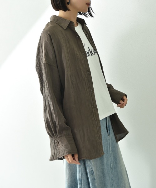 INTERPLANET(インタープラネット)の「微光沢ゆるシルエットシャツ(シャツ/ブラウス・レディース・ブラック/ダークブラウン/ライトベージュ・FREE)」の6枚目の写真
