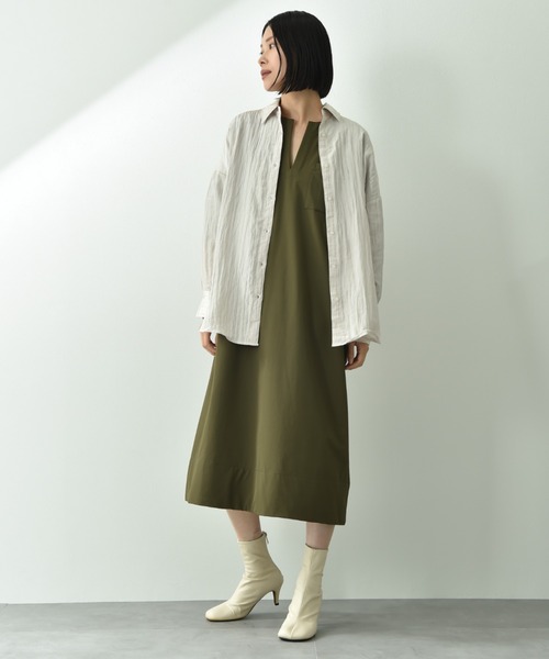 INTERPLANET(インタープラネット)の「微光沢ゆるシルエットシャツ(シャツ/ブラウス・レディース・ブラック/ダークブラウン/ライトベージュ・FREE)」の20枚目の写真