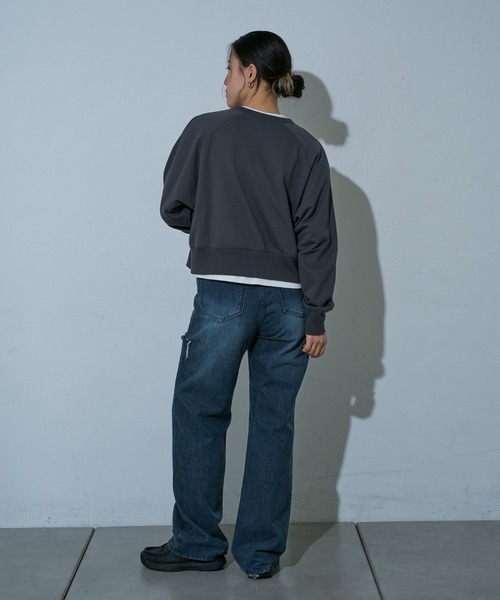 COLONY 2139（コロニートゥーワンスリーナイン）の「WEB・一部店舗限定 /クロップドビッグスウエット（スウェット・レディース・アイボリー/ブラック/チャコールグレー・FREE）」の11枚目の写真