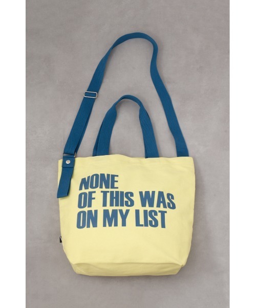 AZUL by moussy(アズールバイマウジー)の「2WAYカラーロゴトートバッグ(トートバッグ・メンズ・ブラック/オフホワイト/ブルー/マジェンタ/イエロー・FREE)」の1枚目の写真