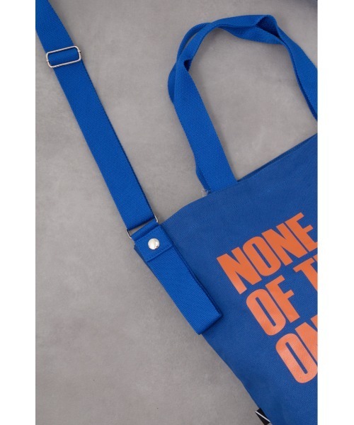 AZUL by moussy(アズールバイマウジー)の「2WAYカラーロゴトートバッグ(トートバッグ・メンズ・ブラック/オフホワイト/ブルー/マジェンタ/イエロー・FREE)」の19枚目の写真