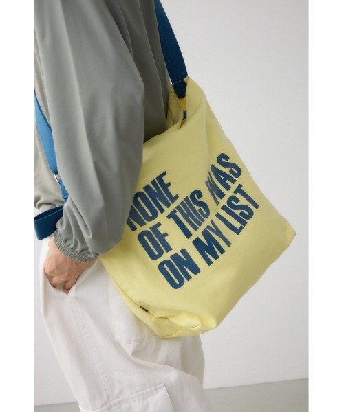 AZUL by moussy(アズールバイマウジー)の「2WAYカラーロゴトートバッグ(トートバッグ・メンズ・ブラック/オフホワイト/ブルー/マジェンタ/イエロー・FREE)」の17枚目の写真