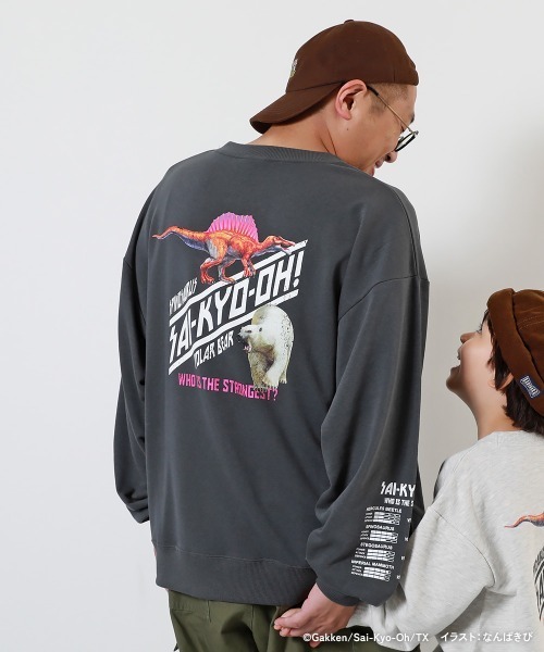 devirock（デビロック）の「最強王図鑑コラボ 大人 トレーナー（スウェット・レディース・オートミール/スミクロ/パープル系2/パープル系・L/M/LL）」の2枚目の写真