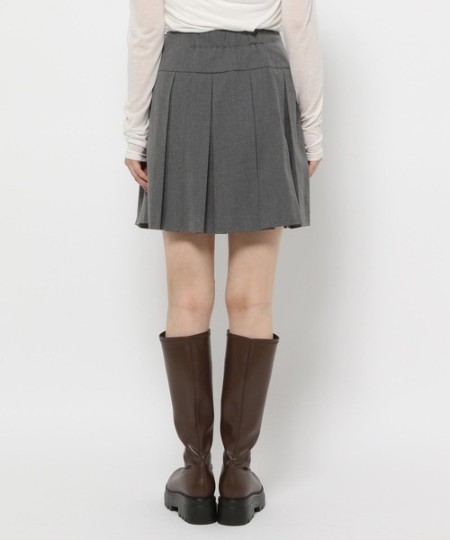 LOWRYS FARM（ローリーズファーム）の「ＴＲプリーツミニスカート 132289（スカート・レディース・チャコールグレー/ブラック/ベージュ・FREE）」の6枚目の写真