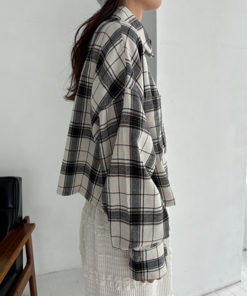 EPIMI E'PIMMY（エピミエピミー）の「ショート丈オンブレチェックシャツ（シャツ/ブラウス・レディース・アイボリー/ブラック/ブラウン・MEDIUM）」の21枚目の写真