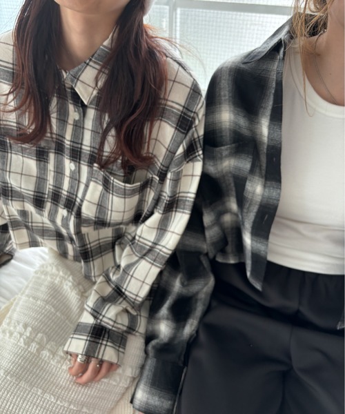 EPIMI E'PIMMY（エピミエピミー）の「ショート丈オンブレチェックシャツ（シャツ/ブラウス・レディース・アイボリー/ブラック/ブラウン・MEDIUM）」の4枚目の写真