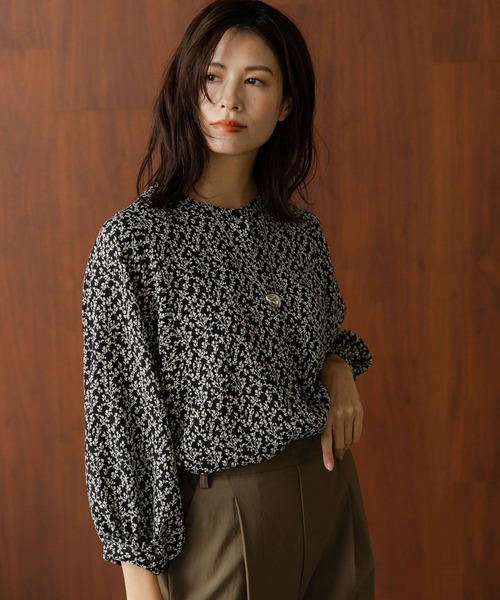 Elura（エルーラ）の「2WAYフラワープリントブラウス/144318（シャツ/ブラウス・レディース・ネイビー/ブラック/ダークネイビー/ブラック系その他・FREE/MEDIUM/LARGE）」の2枚目の写真