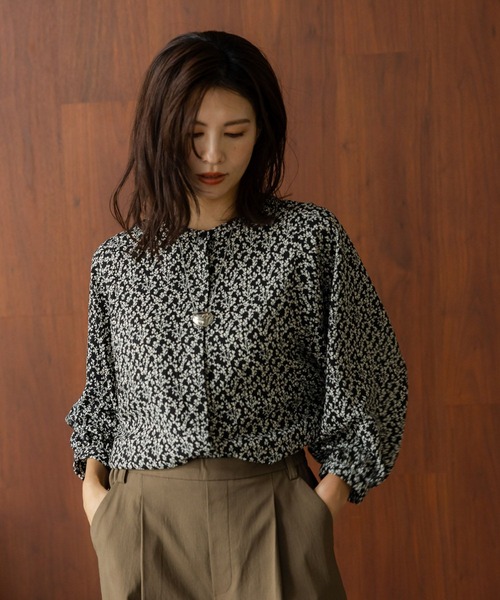 Elura（エルーラ）の「2WAYフラワープリントブラウス/144318（シャツ/ブラウス・レディース・ネイビー/ブラック/ダークネイビー/ブラック系その他・FREE/MEDIUM/LARGE）」の13枚目の写真