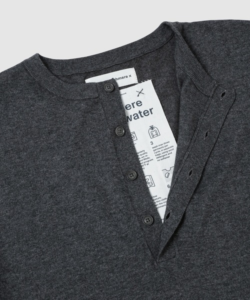 extreme cashmere（エクストリーム　カシミヤ）の「n°370 herman（ニット/セーター・レディース・グレー・OS）」の3枚目の写真
