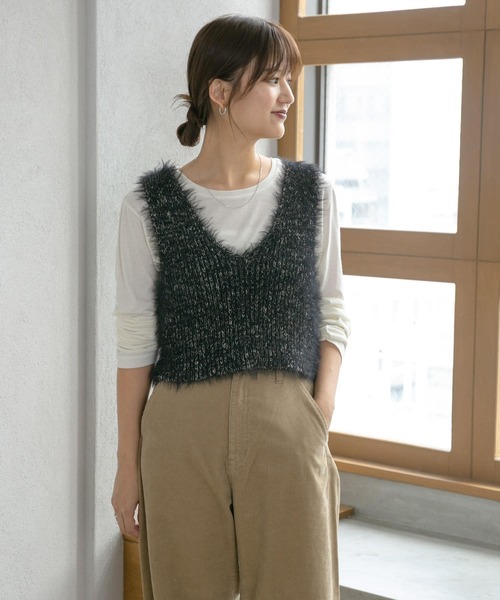 URBAN RESEARCH（アーバンリサーチ）の「ラメミックスシャギーニットベスト（ベスト・レディース・ライトグレー/ブラック・FREE）」の3枚目の写真