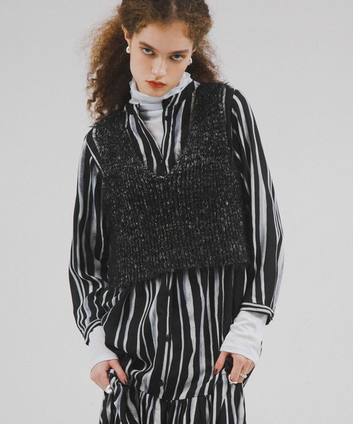 URBAN RESEARCH（アーバンリサーチ）の「ラメミックスシャギーニットベスト（ベスト・レディース・ライトグレー/ブラック・FREE）」の8枚目の写真