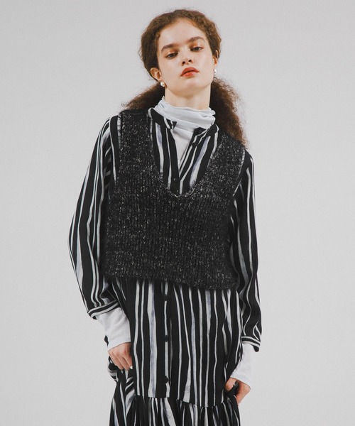 URBAN RESEARCH（アーバンリサーチ）の「ラメミックスシャギーニットベスト（ベスト・レディース・ライトグレー/ブラック・FREE）」の10枚目の写真