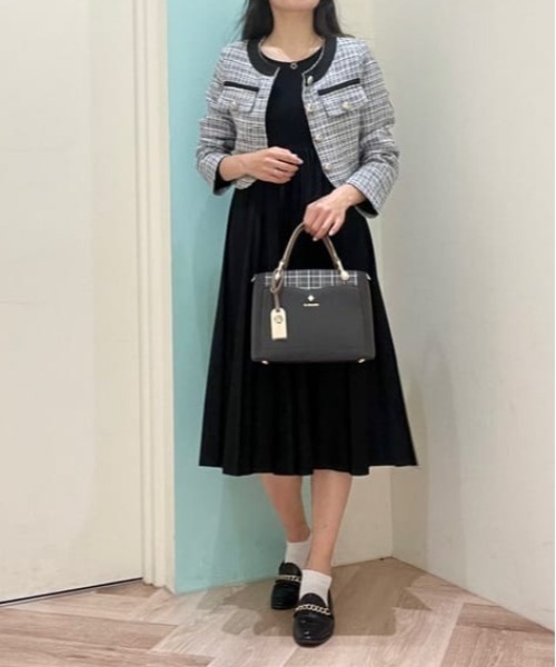 & chouette(アンドシュエット)の「フロントチェックビジュー付きハンドバッグ(ハンドバッグ・レディース・モカ/グレイッシュベージュ/ブラック/オフホワイト・FREE)」の5枚目の写真