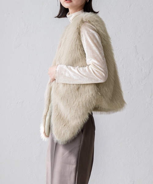 VitaFelice（ヴィータフェリーチェ）の「ショート丈　ファーベスト（ベスト・レディース・ブラック/ベージュ系その他/ライトグレー・FREE）」の22枚目の写真