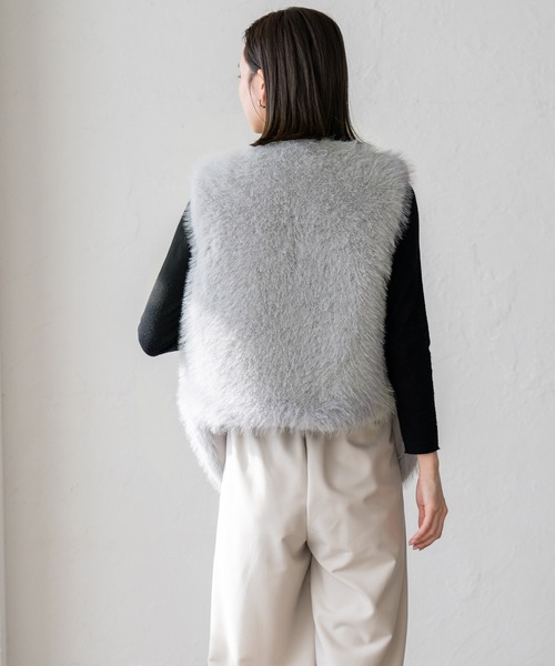 VitaFelice（ヴィータフェリーチェ）の「ショート丈　ファーベスト（ベスト・レディース・ブラック/ベージュ系その他/ライトグレー・FREE）」の8枚目の写真