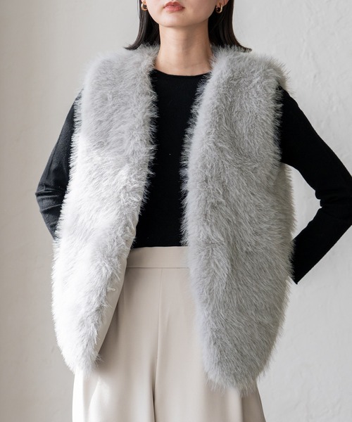 VitaFelice（ヴィータフェリーチェ）の「ショート丈　ファーベスト（ベスト・レディース・ブラック/ベージュ系その他/ライトグレー・FREE）」の10枚目の写真