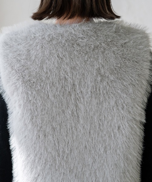 VitaFelice（ヴィータフェリーチェ）の「ショート丈　ファーベスト（ベスト・レディース・ブラック/ベージュ系その他/ライトグレー・FREE）」の16枚目の写真