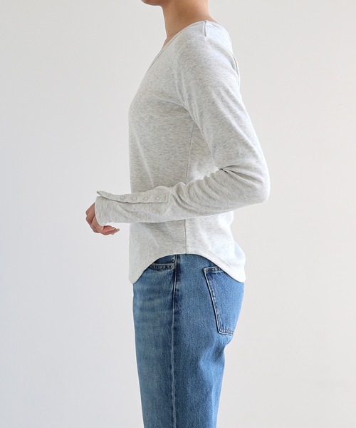 andme(アンドミー)の「【新色追加】テレコリブ2way袖ボタントップス(Tシャツ/カットソー・レディース・キナリ/オートミール/チャコールグレー/ブラック/ブラウン・FREE)」の21枚目の写真