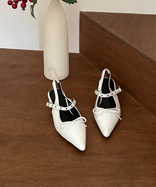 by muni:r（バイ ムニール）の「バックルストラップリボンパンプス（パンプス・レディース・ホワイト/ブラック・23.5cm/25.0cm/24.0cm/23.0cm/24.5cm）」の12枚目の写真