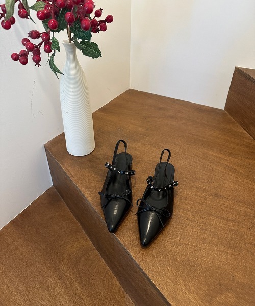 by muni:r（バイ ムニール）の「バックルストラップリボンパンプス（パンプス・レディース・ホワイト/ブラック・23.5cm/25.0cm/24.0cm/23.0cm/24.5cm）」の13枚目の写真
