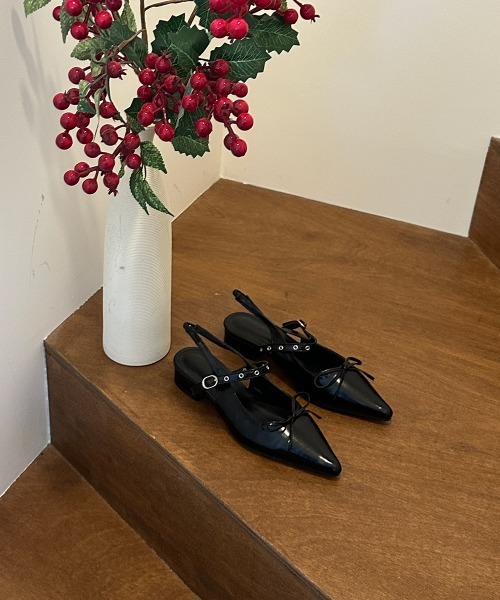 by muni:r（バイ ムニール）の「バックルストラップリボンパンプス（パンプス・レディース・ホワイト/ブラック・23.5cm/25.0cm/24.0cm/23.0cm/24.5cm）」の16枚目の写真