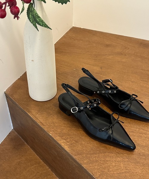 by muni:r（バイ ムニール）の「バックルストラップリボンパンプス（パンプス・レディース・ホワイト/ブラック・23.5cm/25.0cm/24.0cm/23.0cm/24.5cm）」の17枚目の写真