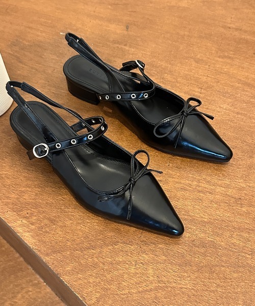 by muni:r（バイ ムニール）の「バックルストラップリボンパンプス（パンプス・レディース・ホワイト/ブラック・23.5cm/25.0cm/24.0cm/23.0cm/24.5cm）」の18枚目の写真