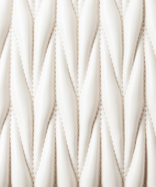 INGNI(イング)の「チャーム付キルティングボストンバッグ(ハンドバッグ・レディース・ピンクベージュ/ブラック/オフホワイト・ONE SIZE)」の12枚目の写真