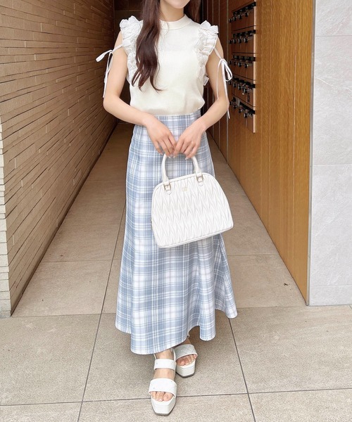 INGNI(イング)の「チャーム付キルティングボストンバッグ(ハンドバッグ・レディース・ピンクベージュ/ブラック/オフホワイト・ONE SIZE)」の14枚目の写真