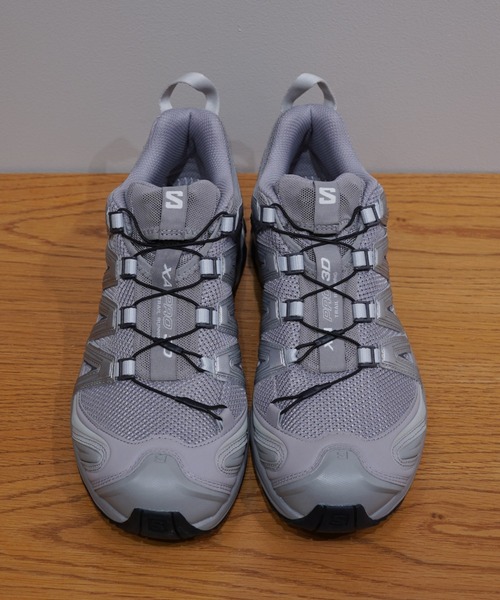 SALOMON（サロモン）の「XA PRO 3D　L41617500（スニーカー・メンズ・シルバー・23.0cm/23.5cm/24.0cm/24.5cm/25.0cm/25.5cm/26.0cm/26.5cm/27.0cm/27.5cm/28.0cm/28.5cm/29.0cm/30.0cm/22.5cm）」の4枚目の写真