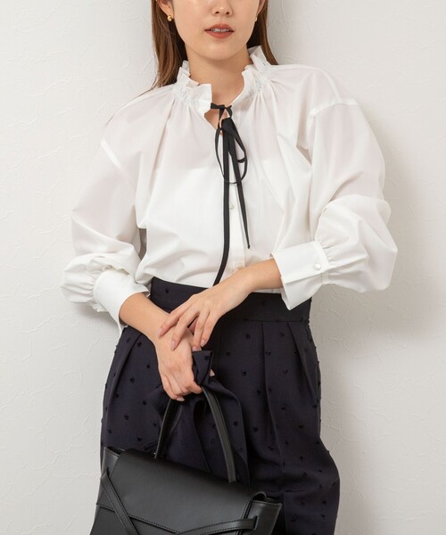 NOLLEY’S（ノーリーズ）の「フリル衿シャツ（シャツ/ブラウス・レディース・ホワイト/サックスブルー/オフホワイト・38）」の2枚目の写真