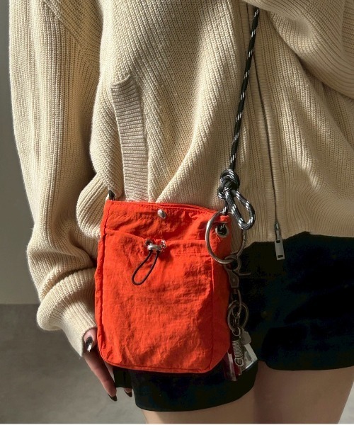 Port(ポート)の「【 Port / ポート 】 ドローコード ミニ ショルダーバッグ(ショルダーバッグ・レディース・ブラック/カーキ/アイボリー/ブルー/オレンジ/パープル/ベージュ・FREE)」の7枚目の写真