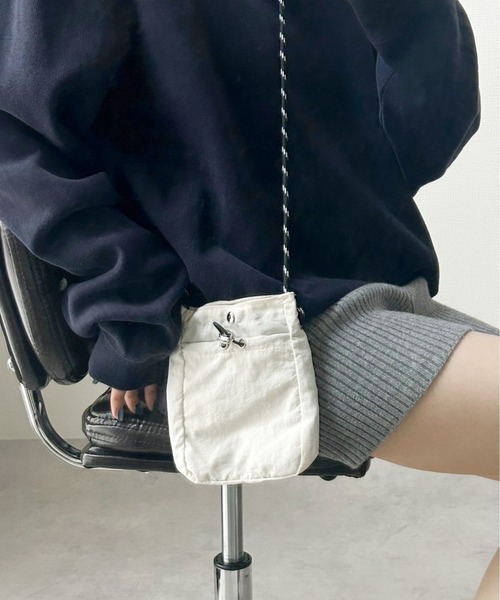 Port(ポート)の「【 Port / ポート 】 ドローコード ミニ ショルダーバッグ(ショルダーバッグ・レディース・ブラック/カーキ/アイボリー/ブルー/オレンジ/パープル/ベージュ・FREE)」の2枚目の写真