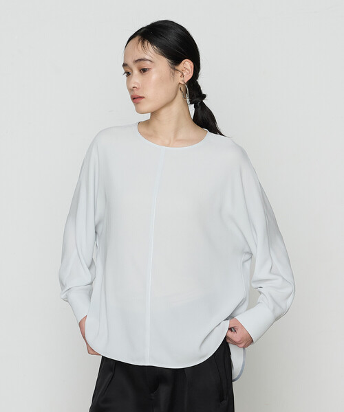 K.T KIYOKO TAKASE（キヨコタカセ）の「バックサテン ドルマンスリーブプルオーバー（シャツ/ブラウス・レディース・ロイヤルブルー/ネイビー/ライトグレー・9号/7号）」の2枚目の写真