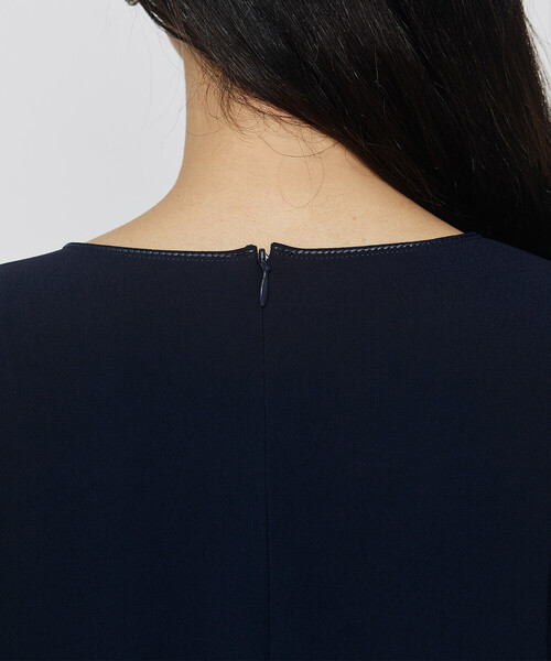 K.T KIYOKO TAKASE（キヨコタカセ）の「バックサテン ドルマンスリーブプルオーバー（シャツ/ブラウス・レディース・ロイヤルブルー/ネイビー/ライトグレー・9号/7号）」の10枚目の写真