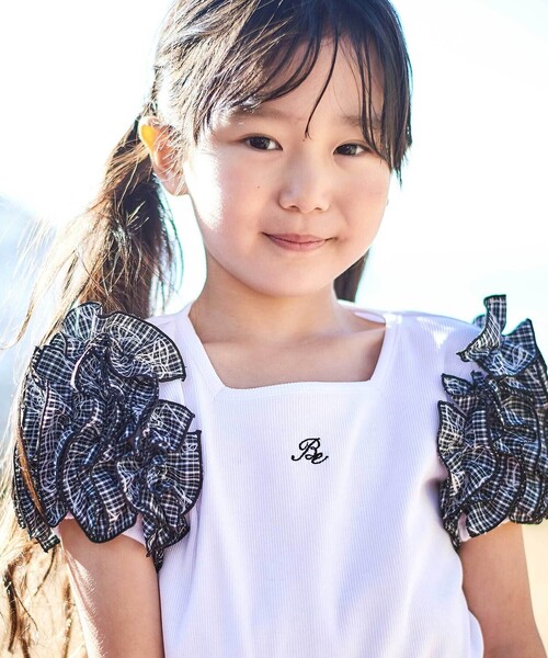 BeBe（ベベ）の「【お揃い】先染めチェックローズプリントフリルパフスリーブリブTシャツ(90~160cm)（Tシャツ/カットソー・キッズ・ホワイト・120cm/130cm/140cm/150cm）」の3枚目の写真