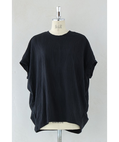 cawaii(カワイイ)の「ゆったりドルマンシルエットの柔らか流線カットソートップス(Tシャツ/カットソー・レディース・アイボリー/ブラック/グリーン・FREE)」の11枚目の写真