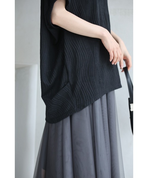 cawaii(カワイイ)の「ゆったりドルマンシルエットの柔らか流線カットソートップス(Tシャツ/カットソー・レディース・アイボリー/ブラック/グリーン・FREE)」の10枚目の写真